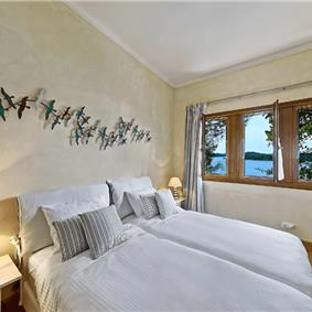 5 bedroom villa with infinity pool on Lefkada, sleeps up to 14